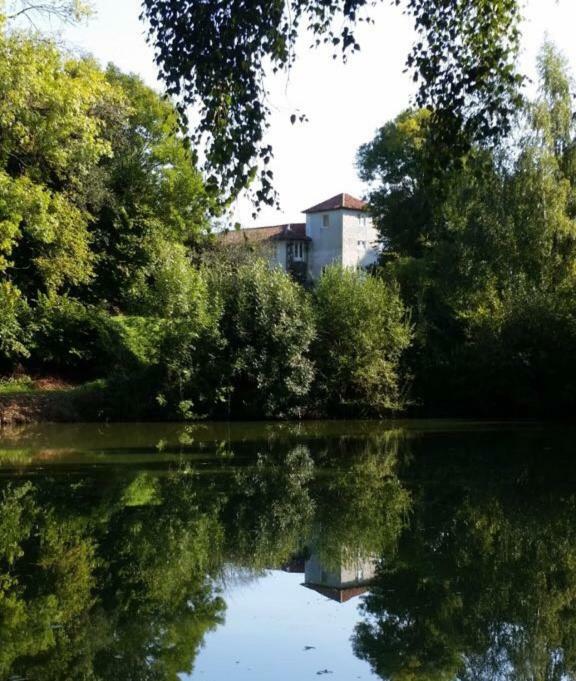 Bed and Breakfast Chez Broche Mazerolles  Екстер'єр фото