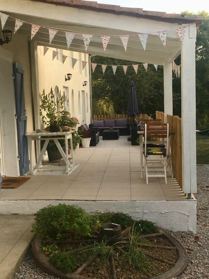 Bed and Breakfast Chez Broche Mazerolles  Екстер'єр фото